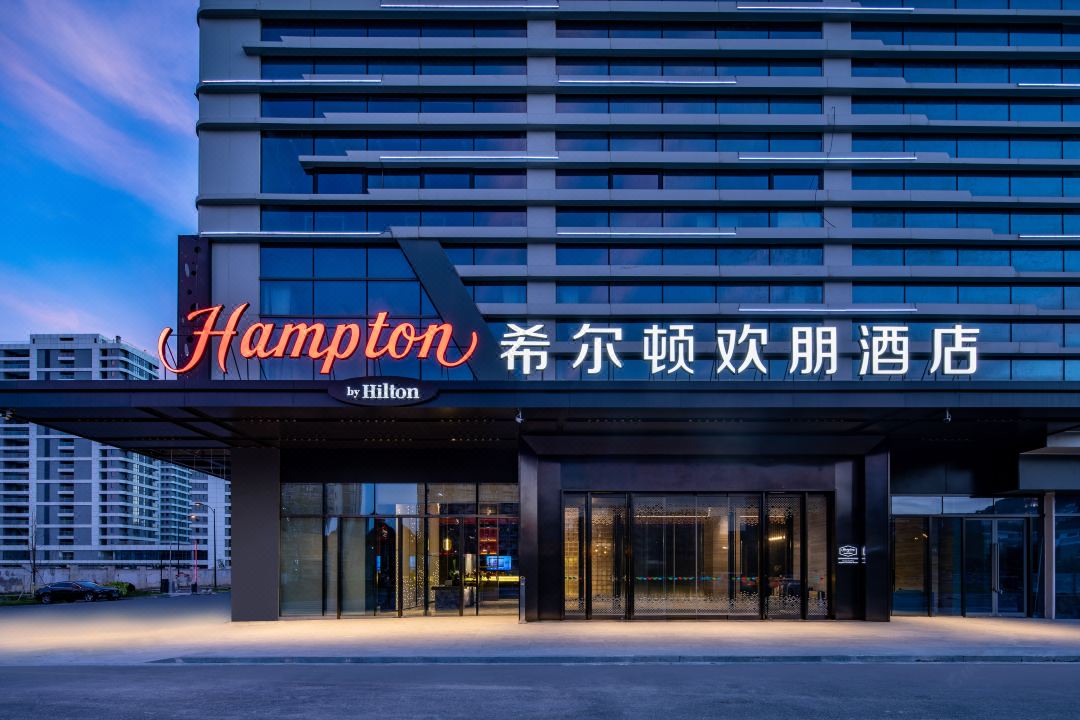 希尔顿欢朋酒店：花园里的橘子汽水